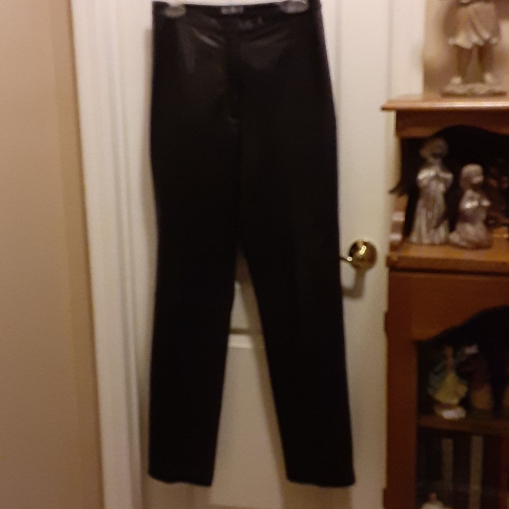 Mixit 100% leather black pants Lined to below knee Tapered leg Size 8 Excellent…